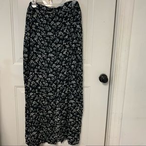 Mossimo Long Skirt Womens Black White Floral with Front Slit & Accent Buttons